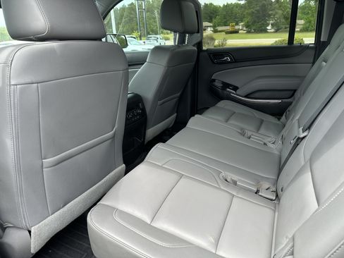 Used 2019 Chevrolet Suburban LT RWD image 10