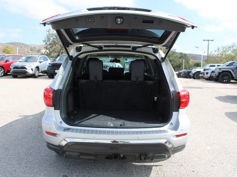 Used 2018 Nissan Pathfinder SL w/ SL Premium Package FWD image 11