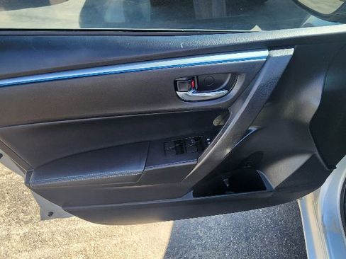 Used 2016 Toyota Corolla S Premium image 11