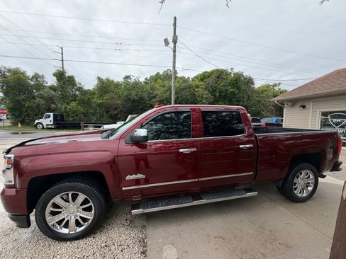 Used 2016 Chevrolet Silverado 1500 High Country w/ High Country Premium Package image 4
