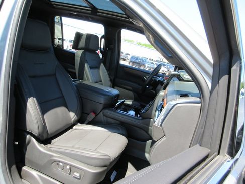 Certified 2025 GMC Yukon XL Denali w/ Denali Reserve Package AWD/4WD image 26