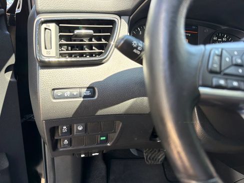 Used 2019 Nissan Rogue Sport SL w/ Premium Package FWD image 28