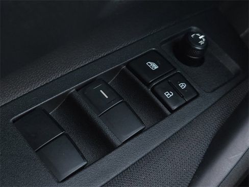 Certified 2025 Toyota Corolla LE image 28