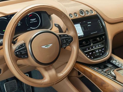 Used 2022 Aston Martin DBX AWD/4WD image 22