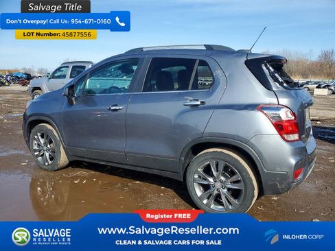 Used 2020 Chevrolet Trax LT w/ LT Convenience Package FWD image 3