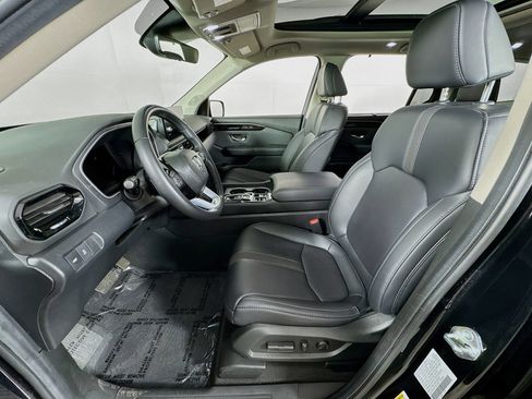 Used 2025 Honda Pilot Touring image 12