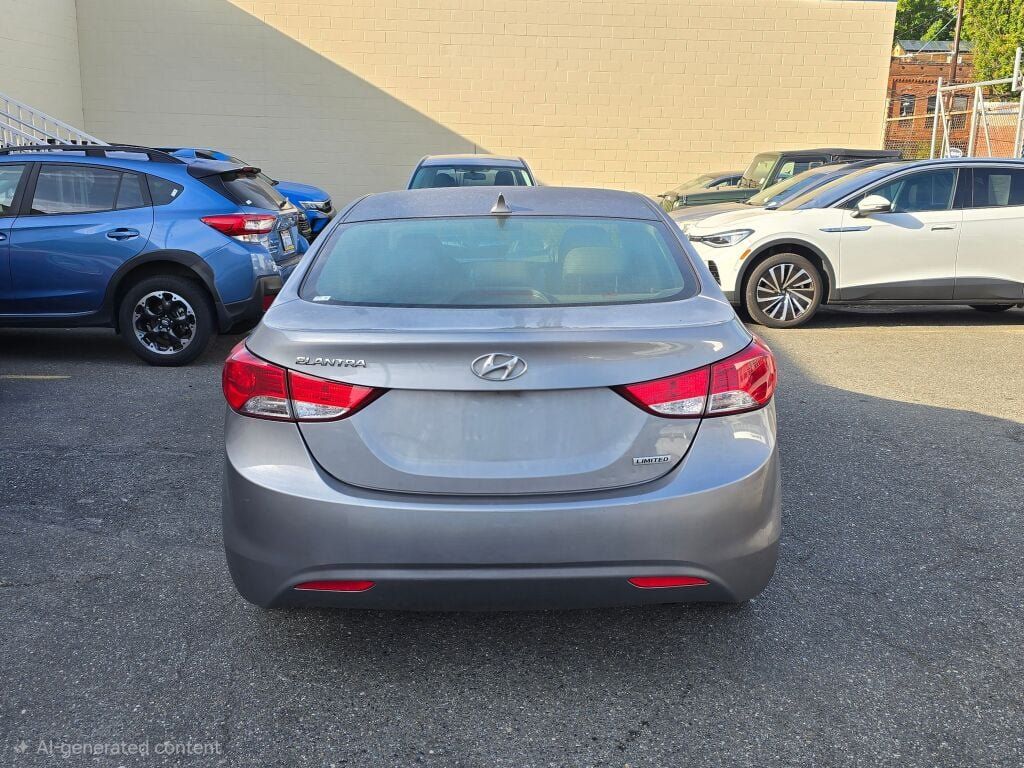 Used 2013 Hyundai Elantra Limited w/ Technology Pkg FWD image 6