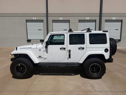 Used 2013 Jeep Wrangler Unlimited Rubicon w/ Connectivity Group image 6