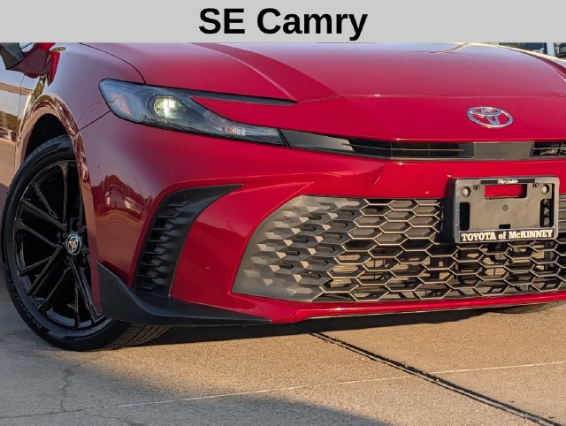 Used 2025 Toyota Camry SE FWD image 3