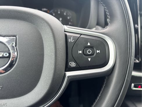 Used 2019 Volvo XC60 T6 Momentum w/ Multimedia Package AWD/4WD image 17
