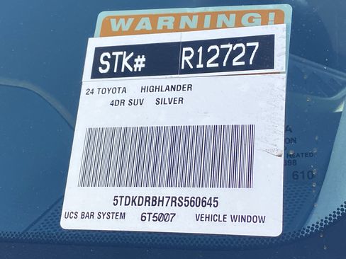 Used 2024 Toyota Highlander LE image 32