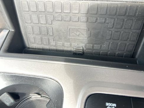 Used 2022 Ford Explorer XLT w/ Equipment Group 202A image 34