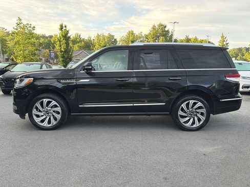 Used 2024 Lincoln Navigator Reserve AWD/4WD image 5