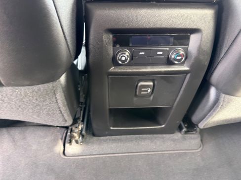 Used 2023 Chevrolet Traverse LT image 19