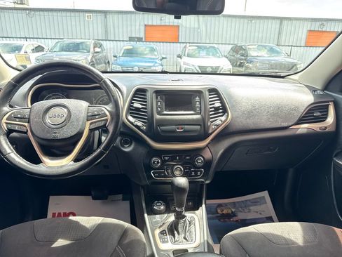 Used 2015 Jeep Cherokee Latitude AWD/4WD image 12