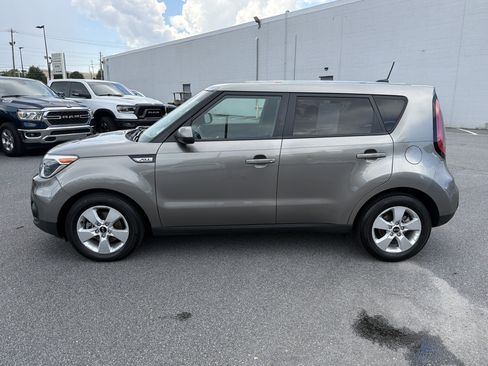 Used 2018 Kia Soul FWD image 4