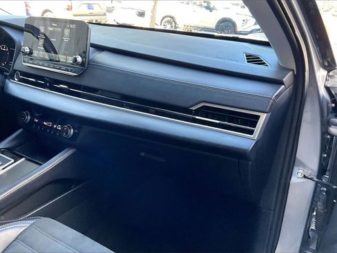 Used 2024 Mitsubishi Outlander SE image 24