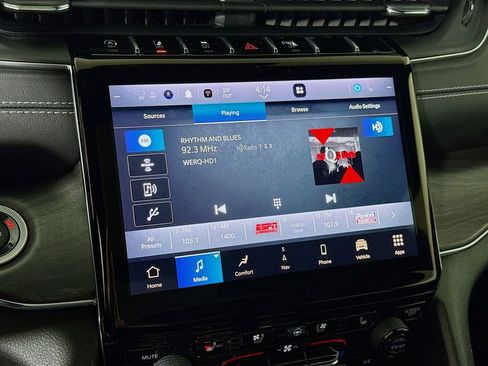 Used 2023 Jeep Grand Cherokee Overland w/ Luxury Tech Group IV image 8