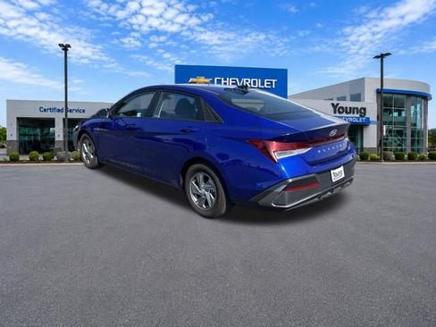 Used 2024 Hyundai Elantra SE FWD image 5