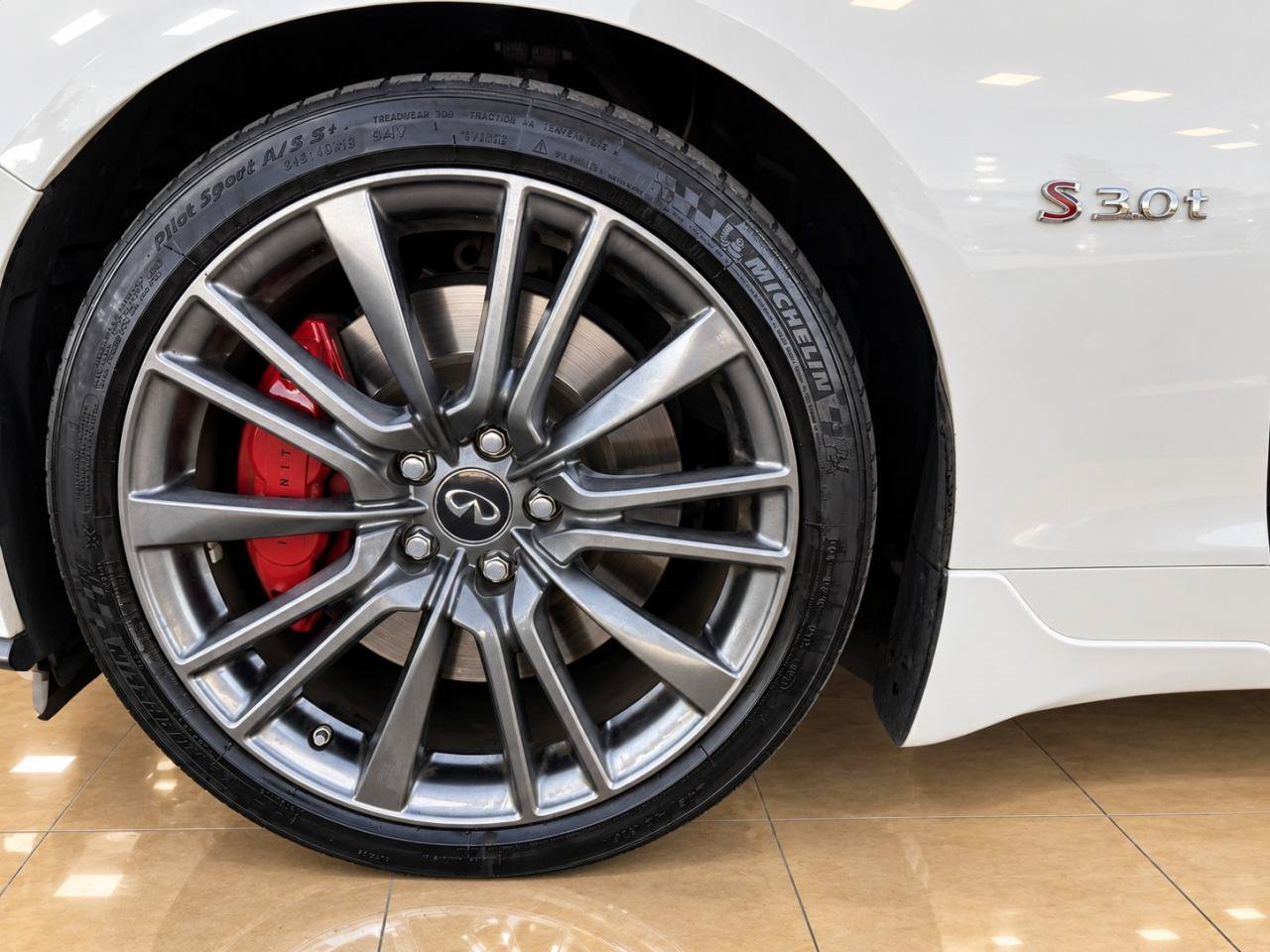 Used 2018 INFINITI Q50 Red Sport 400 w/ Sensory Package (Sport) RWD image 10
