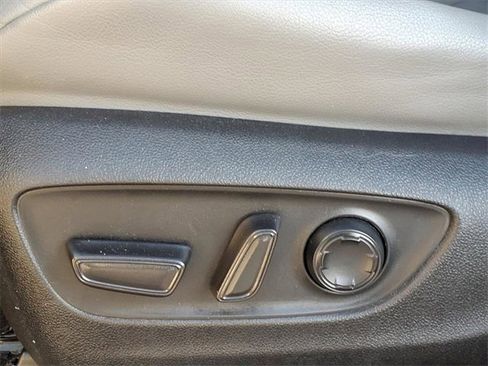 Used 2024 Toyota Sienna XLE image 9