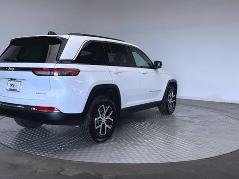 Used 2025 Jeep Grand Cherokee Limited AWD/4WD image 8