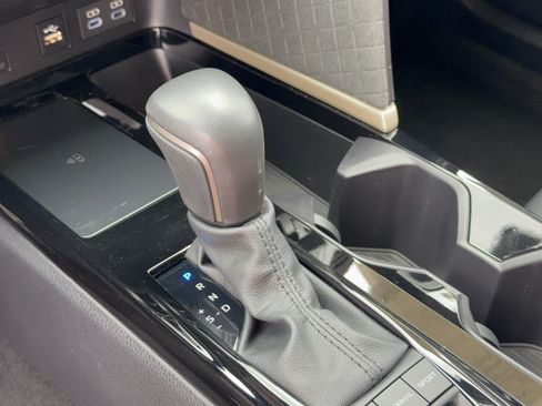 Used 2025 Toyota Camry XLE FWD image 21