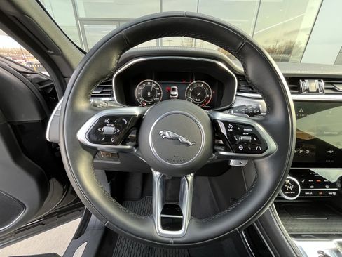 Used 2024 Jaguar F-PACE R-Dynamic S image 21