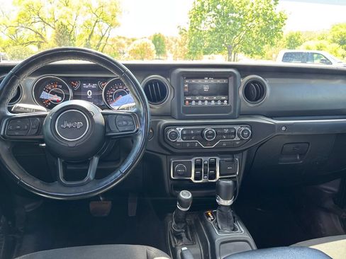 Used 2022 Jeep Gladiator Sport AWD/4WD image 4