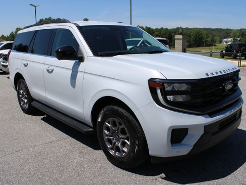 Used 2025 Ford Expedition Active RWD image 4