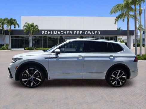 Used 2024 Volkswagen Tiguan SEL R-Line AWD/4WD image 4