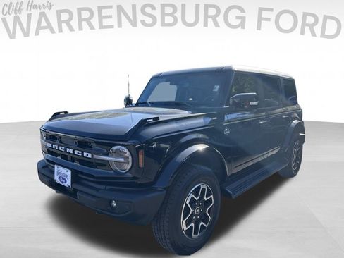 New 2025 Ford Bronco Outer Banks image 3