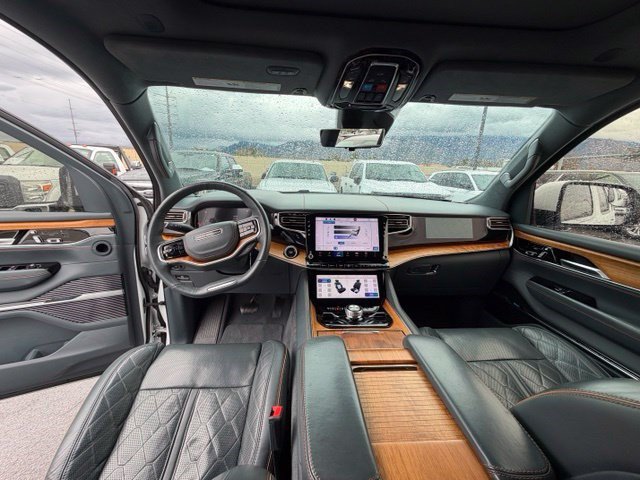 Used 2022 Jeep Grand Wagoneer Series III AWD/4WD image 17