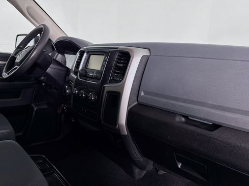 Used 2019 RAM 1500 Classic SLT image 28