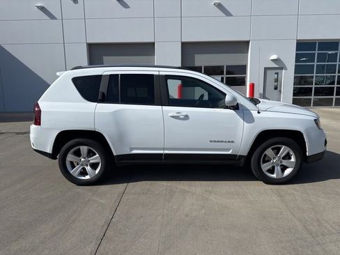 Used 2014 Jeep Compass Latitude w/ Sun/Sound Group AWD/4WD image 3