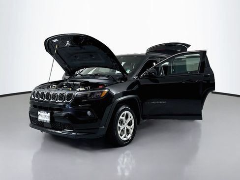 Used 2024 Jeep Compass Latitude AWD/4WD image 16