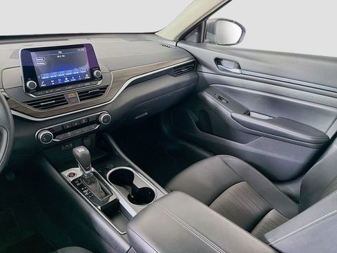 Used 2024 Nissan Altima 2.5 SV image 24