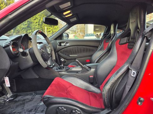 Used 2017 Nissan 370Z NISMO image 18