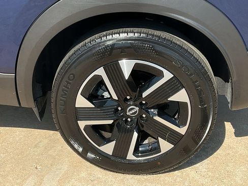 Used 2025 Nissan Kicks SV image 8