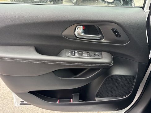 New 2026 Chrysler Pacifica Select FWD image 20