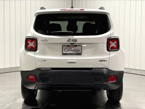 Used 2022 Jeep Renegade Latitude w/ Sun/Sound Group image 4