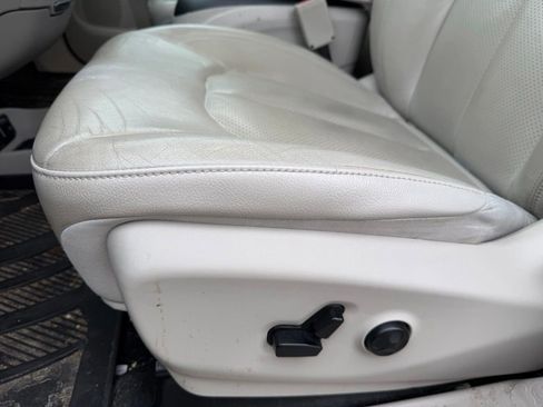 Used 2019 Chrysler Pacifica Touring-L Plus w/ Advanced Safetytec Group FWD image 5