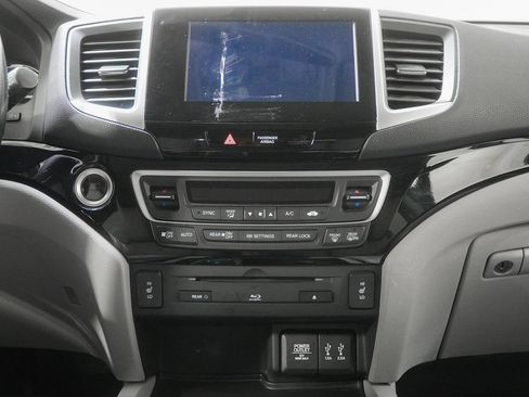 Used 2016 Honda Pilot Touring image 27