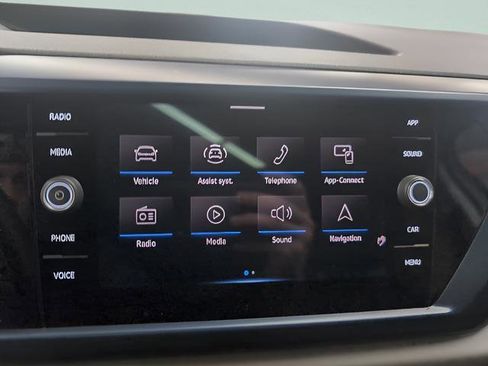 Used 2023 Volkswagen Taos SE image 16