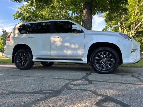 Used 2020 Lexus GX 460 Premium w/ Premium Package AWD/4WD image 3