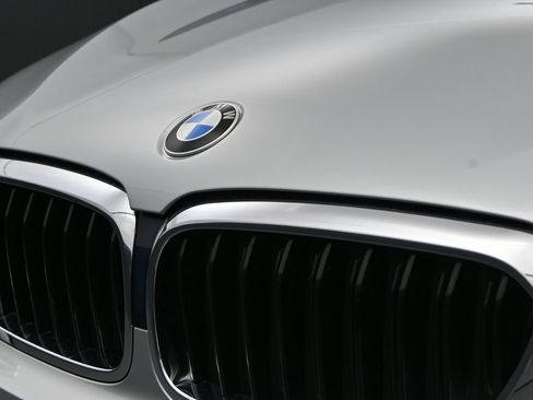 Used 2019 BMW 530i xDrive w/ Convenience Package image 12