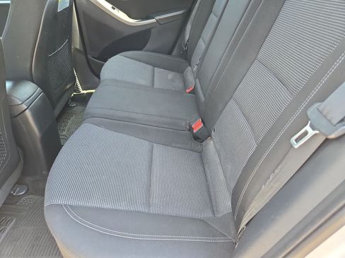 Used 2017 Hyundai Elantra GT FWD image 17