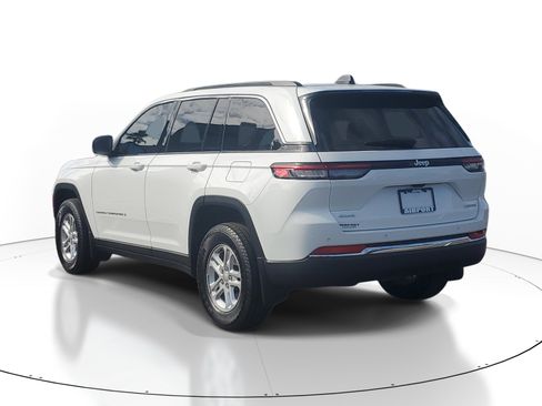Used 2025 Jeep Grand Cherokee Laredo w/ MOPAR Finishing Package AWD/4WD image 4