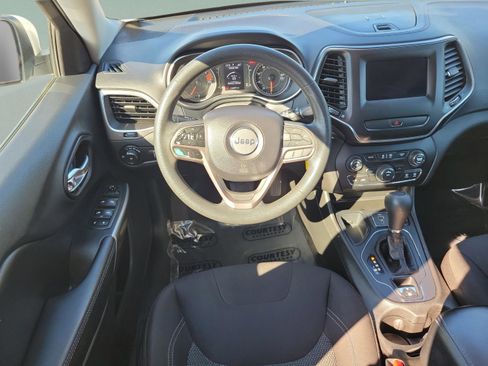 Used 2019 Jeep Cherokee Latitude w/ Popular Appearance Group image 17