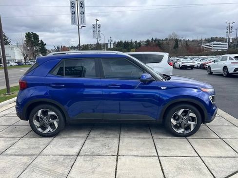 Used 2023 Hyundai Venue Limited w/ Cargo Package FWD image 4